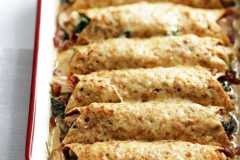 Pancakes-filled-with-a-Creamy-Chicken